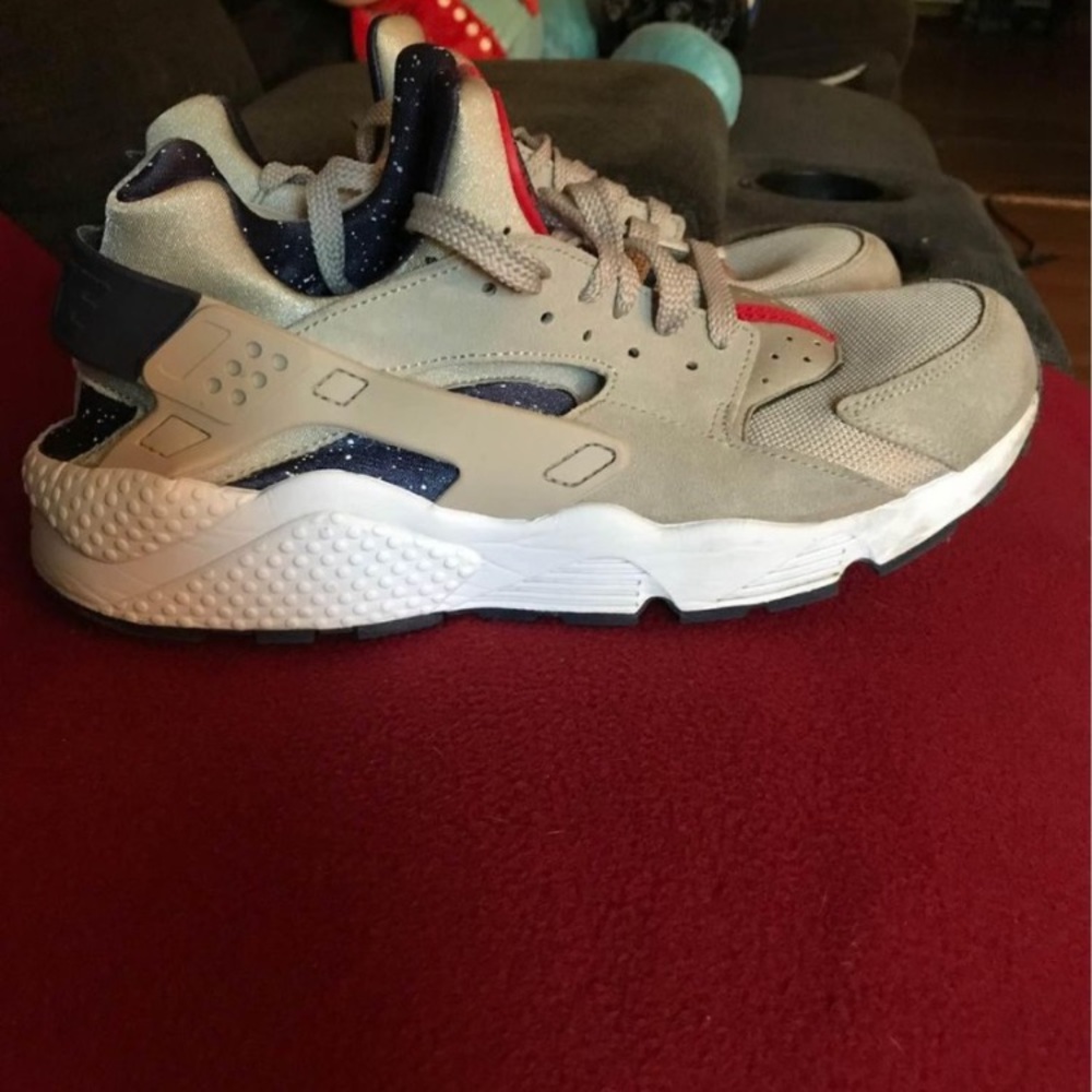 Mens Sneaker Size 10.5